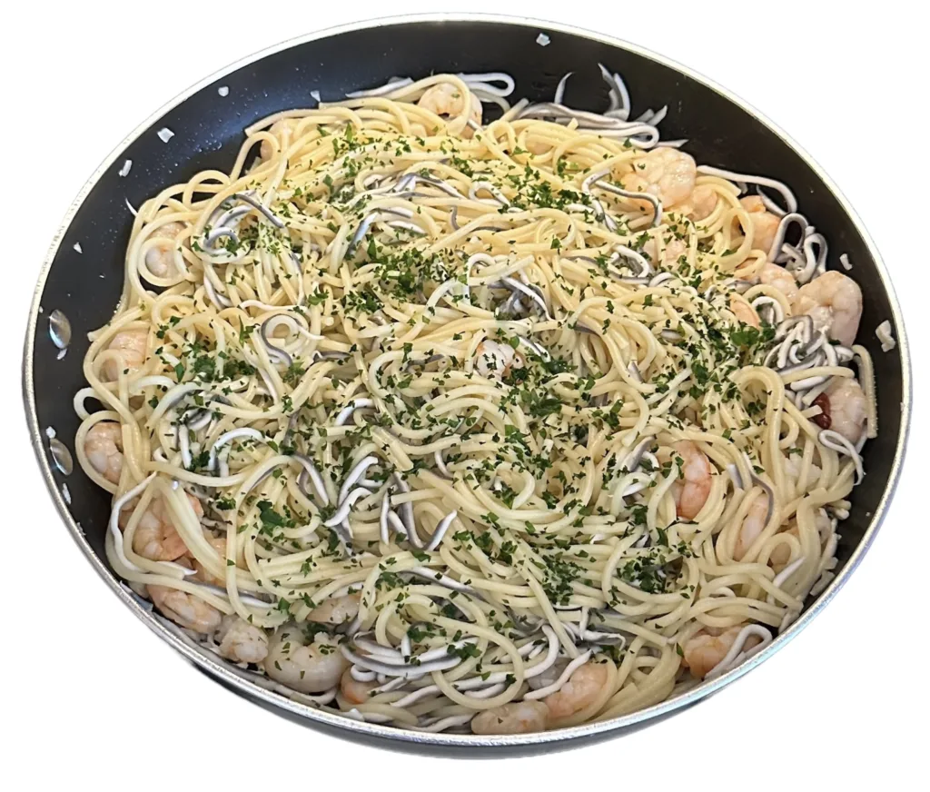 Photoroom_20240720_193942-1024x872 Espaguetis con Gulas y Gambas: Receta Fácil y Deliciosa