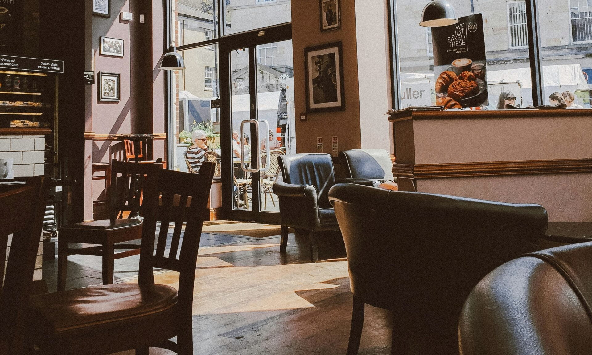 Capítulo 2: El primer encuentro (Parte 2) Cafetería