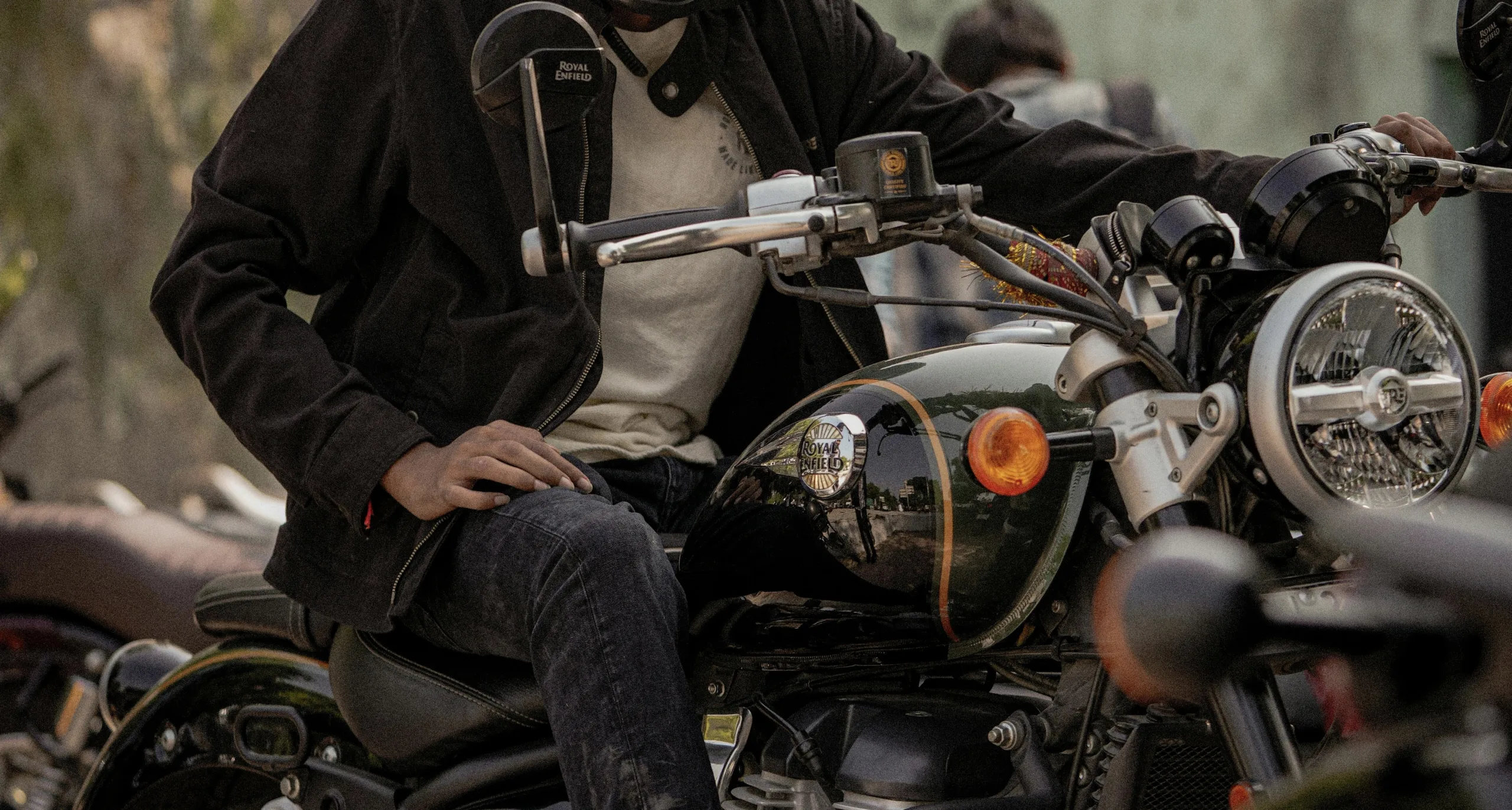 Capítulo 3: Siguiendo el rastro Hombre subido en moto