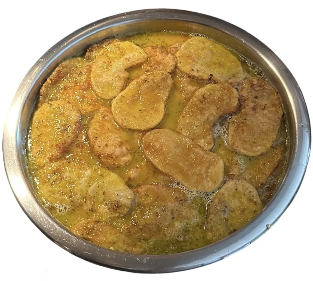 Patatas a la importancia: receta tradicional paso a paso ilustración