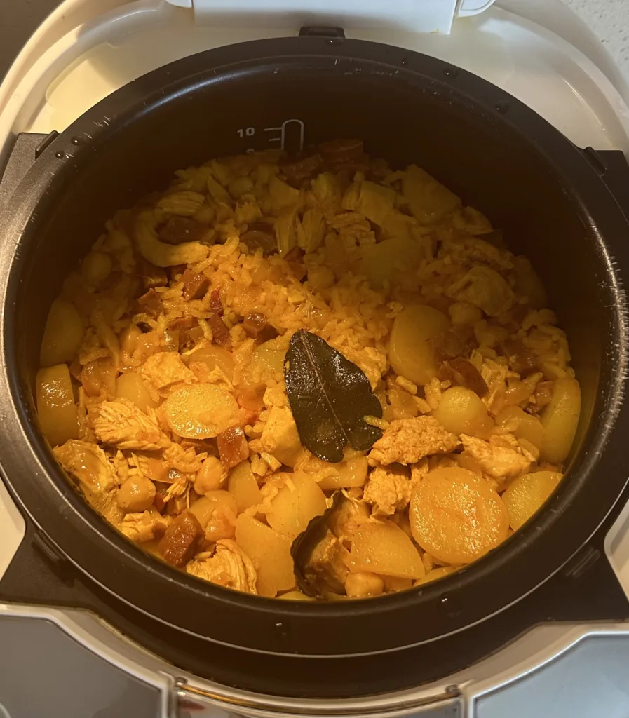 IMG_3818-897x1024 Arroz al Horno en Olla Programable: Una Delicia de Comida