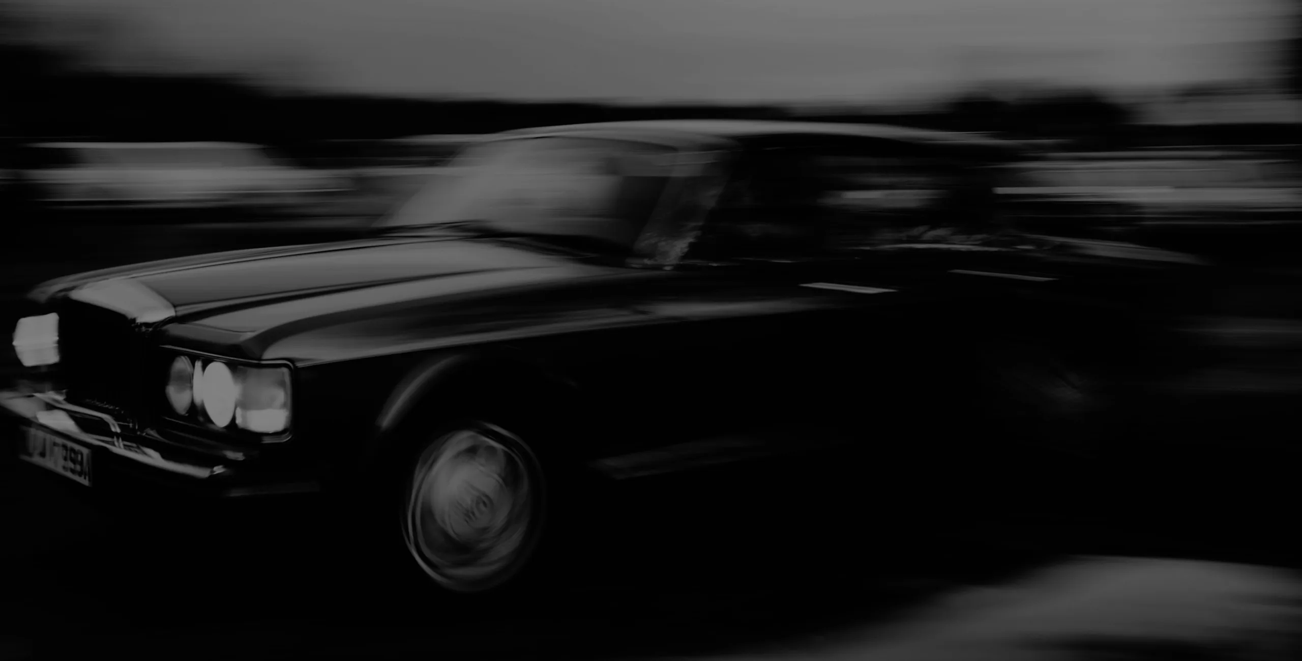 Capítulo 15: La Verdad Sale a la Luz Automóvil de noche