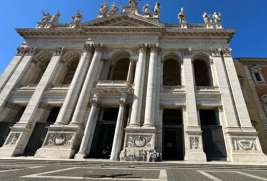 Descubre Roma en 6 Días: Qué Ver, Cómo Moverte, Qué Comer y Consejos para Disfrutar de la Ciudad Eterna ilustración