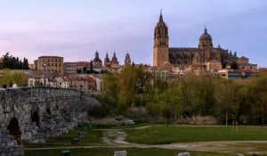 La Nochevieja Universitaria de Salamanca: Vive la fiesta que adelanta el fin de año