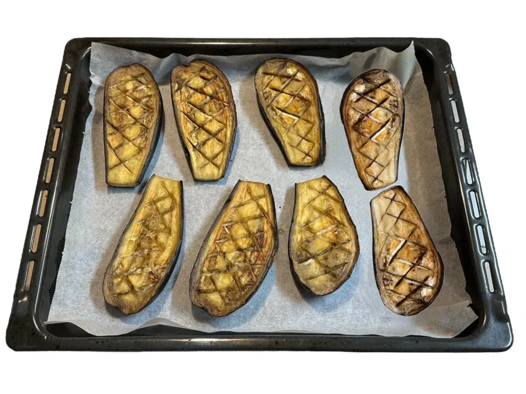 Cómo Hacer Berenjenas Rellenas de Carne con Queso Gratinado ilustración