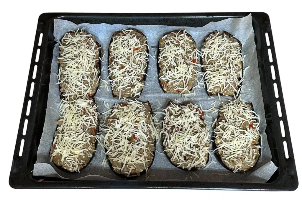 Cómo Hacer Berenjenas Rellenas de Carne con Queso Gratinado ilustración