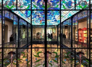 Qué ver en Salamanca y por qué la Casa Lis es una Visita Imprescindible