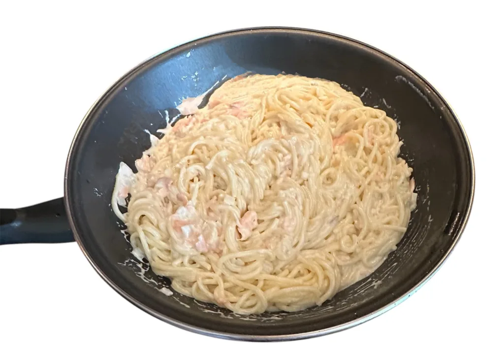  Espaguetis a la Zarina con Salmón Ahumado y Sucedáneo de Caviar