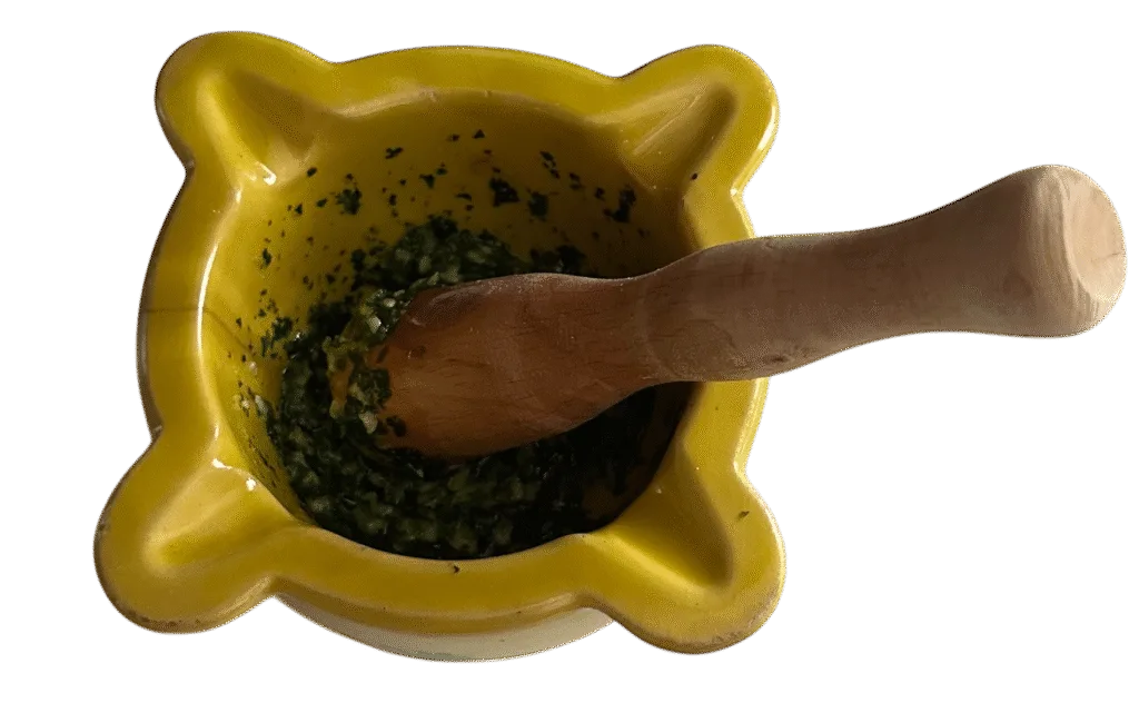 Mortero con ajo y perejil