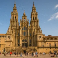 Fachada de la Catedral de Santiago de Compostela, destino de peregrinos en el Día de Santiago Apóstol.