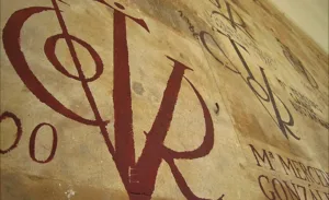 🏛️ Los Vítores de Salamanca: el Símbolo Académico que Viste de Rojo las Piedras de la Universidad